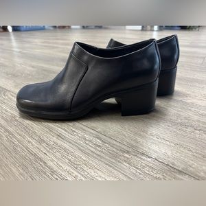 Clarks Varick in black leather size 9 women’s